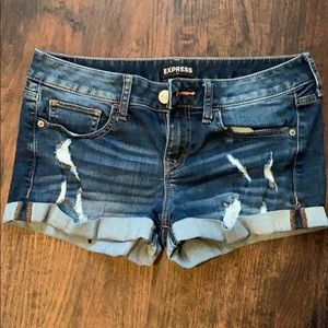 Low rise Express shorts! Size 4